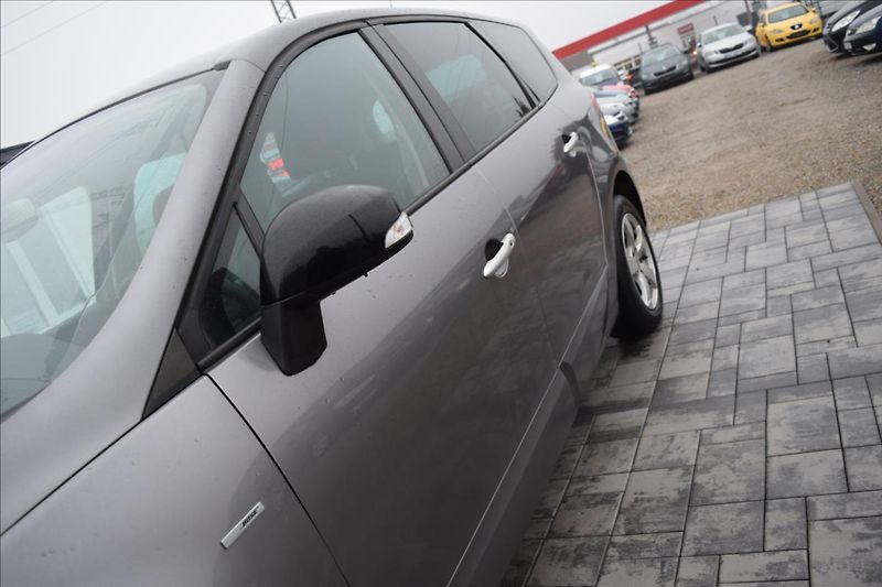 Renault Scénic 1,9 DCI 96KW TAŽNÉ NAVI KAMERA - fotka 8 z 57