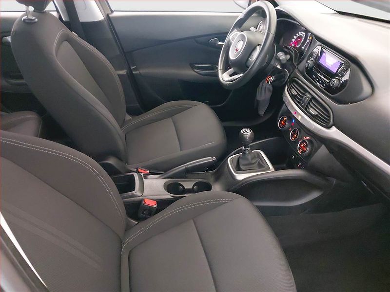 Fiat Tipo (2018) 1.4 16V, Park. senzory - fotka 9 z 15