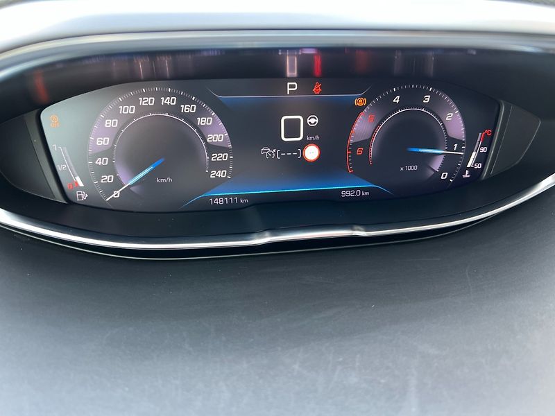 Peugeot 5008 (2021) 1.5HDi 96kW Allure+! Tažné! 7m - fotka 30 z 46