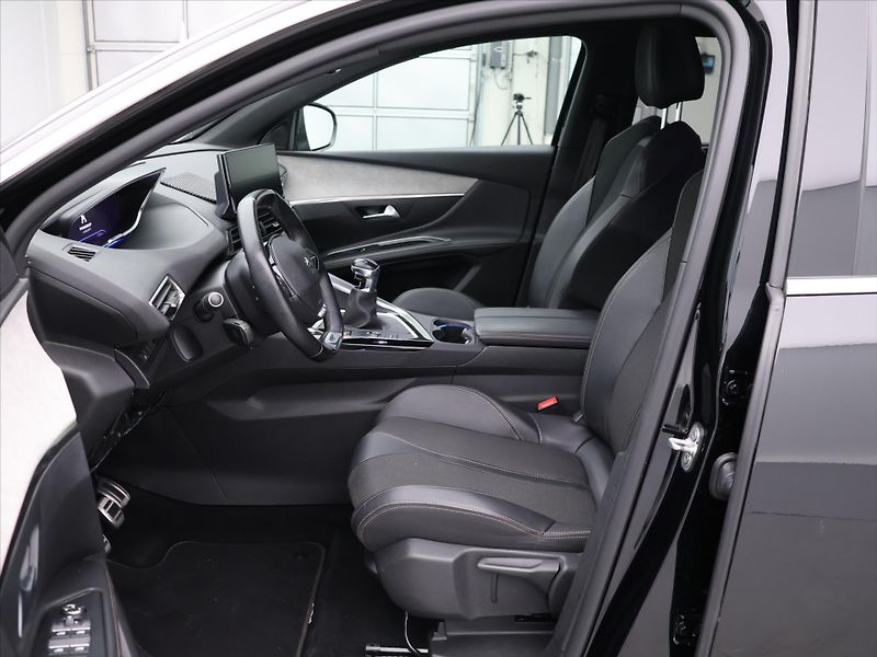 Peugeot 5008 1,2 PureTech 96kW GT 7-Míst - fotka 10 z 31