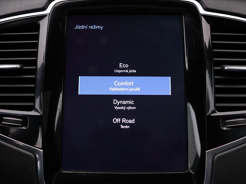 Volvo XC90 2,0 173 kW AWD Momentum DPH 7m - fotka 27 z 39