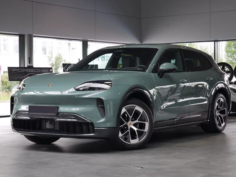 Porsche Cayenne Electric Pano HuD 360 Chrono T - fotka 1 z 22