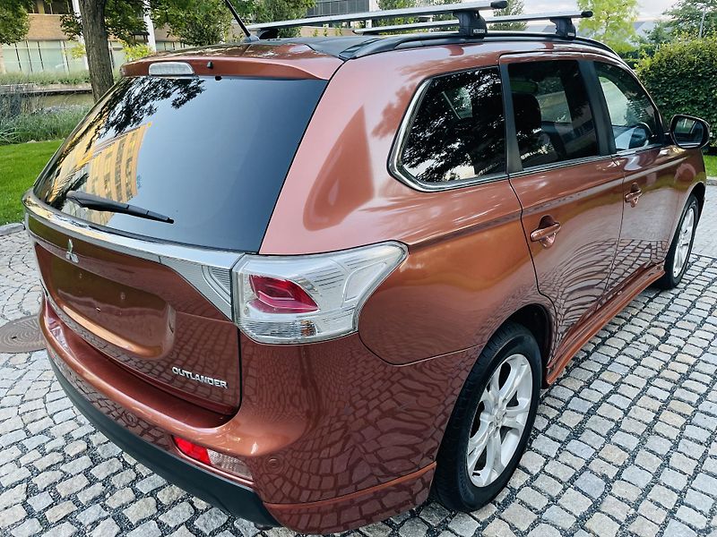 Mitsubishi Outlander 2.2D 4x4 7MÍST KAMERA SERVISKA - fotka 12 z 47