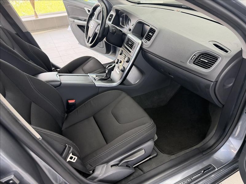 Volvo V60 2,0 D, Automat, pouze 93tkm - fotka 21 z 29