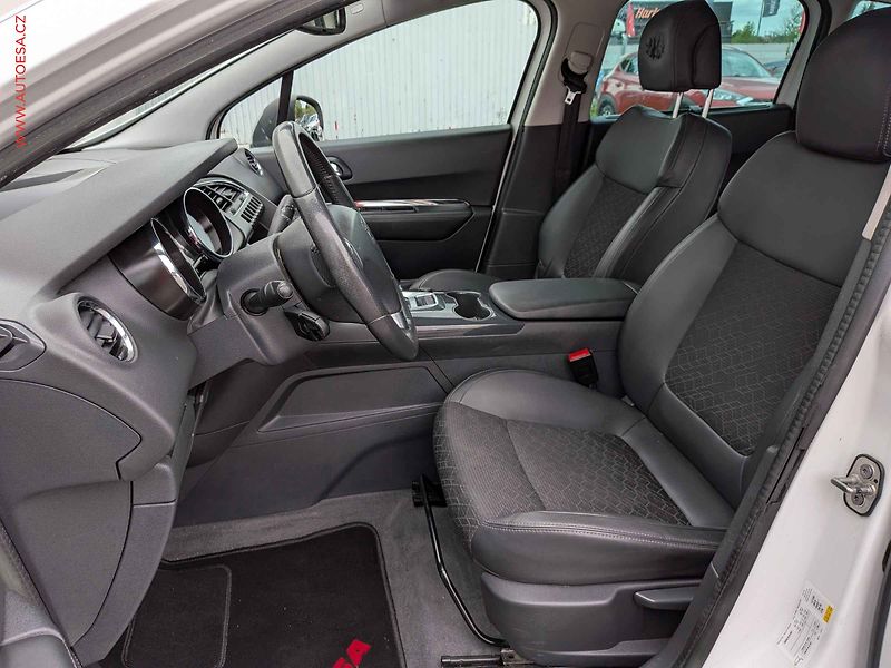 Peugeot 3008 (2014) 2.0 HDi, Allure, AT, navi - fotka 9 z 18