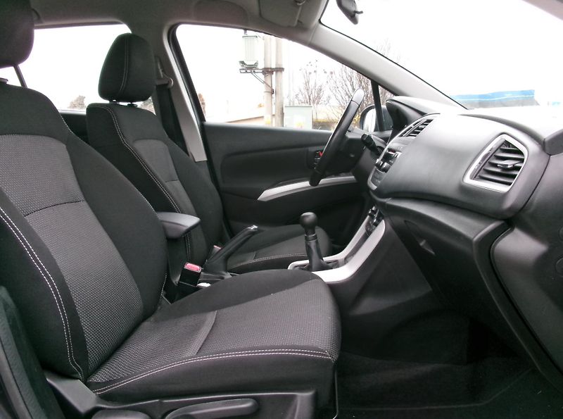 Suzuki SX4 S-Cross (2014) 1,6i AC TEMP VÝHŘEV TAŽNÉ - fotka 29 z 30