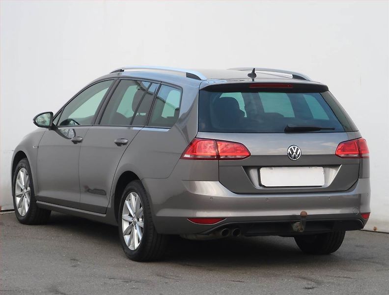 Volkswagen Golf (2016) Comfortline 2.0 TDI, Navi - fotka 4 z 19