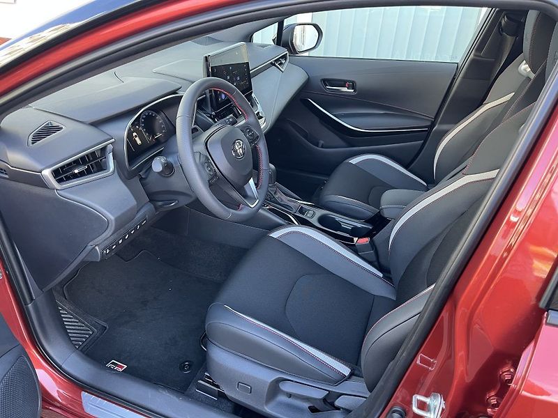 Toyota Corolla 2.0L HEV GR SPORT - fotka 11 z 29