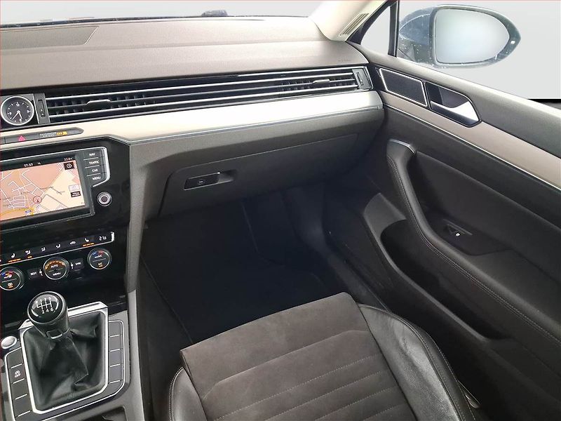 Volkswagen Passat (2016) 1.6 TDI, Navi, Tempomat - fotka 8 z 20