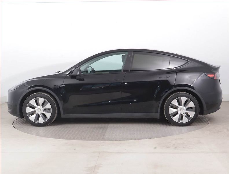 Tesla Model Y (2023) RWD LFP 60kWh, SoH 93% - fotka 3 z 23