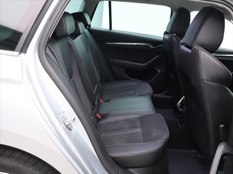 Škoda Octavia 2,0 TDI 110kW DSG Style - fotka 12 z 30