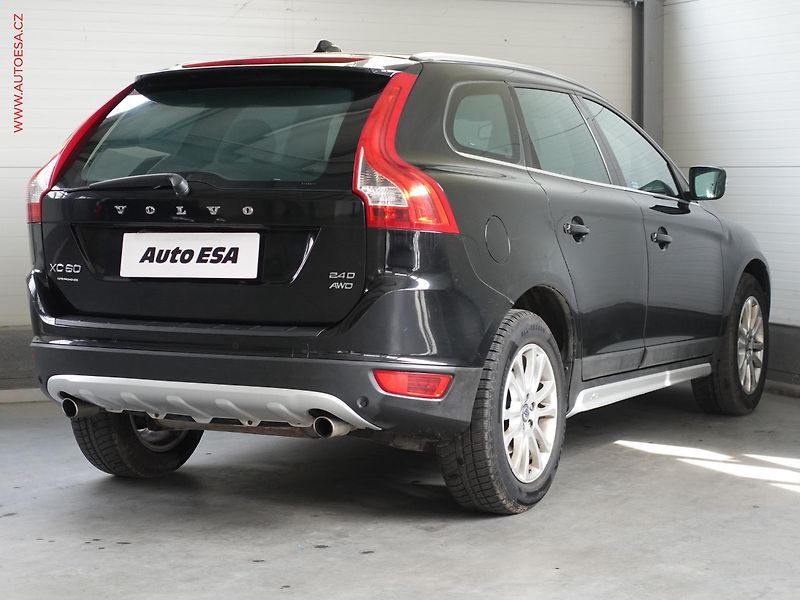 Volvo XC60 (2010) 2.4D 4x4, ČR, Xenon, park - fotka 4 z 20