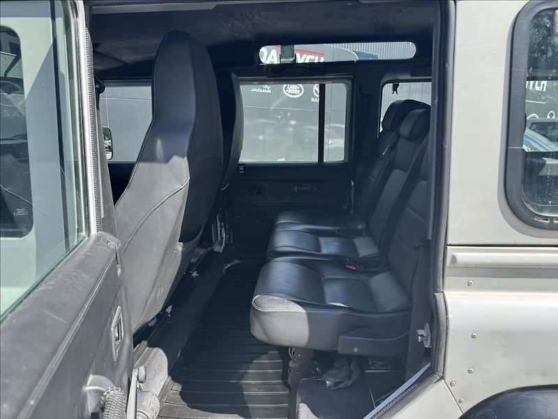 Land Rover Defender 2,2 110 TD4 STW Adventure ČR - fotka 11 z 25