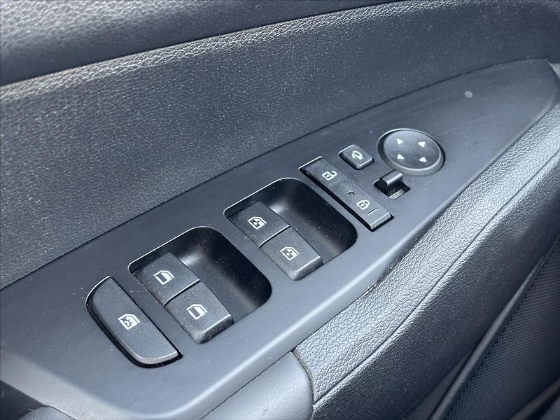 Kia Sportage 1,6 TGDi Exclusive ZÁRUKA NAVI - fotka 32 z 44