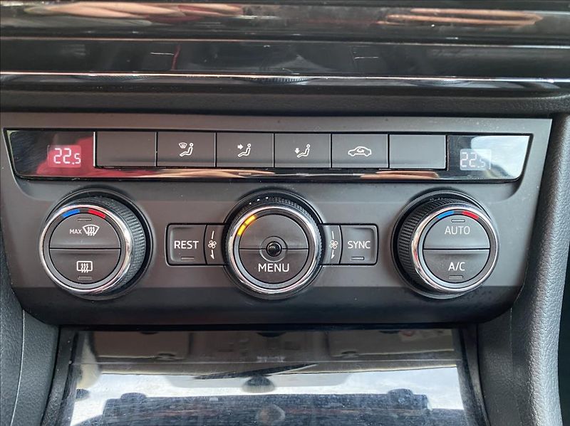 Škoda Superb 2,0 TDI  Ambition / NAVI - fotka 33 z 41