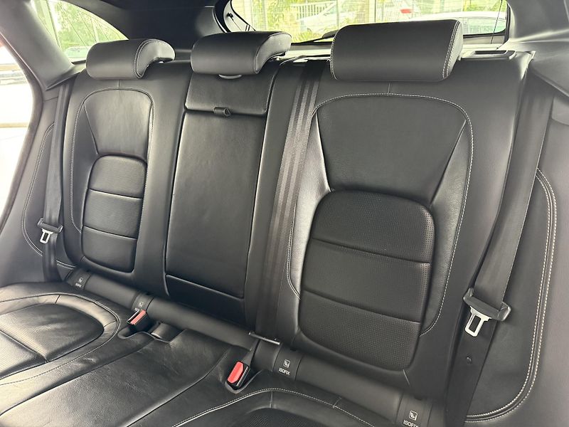 Jaguar F-Pace 20d AWD*AUT*R-SPORT*LED*Panora - fotka 16 z 39