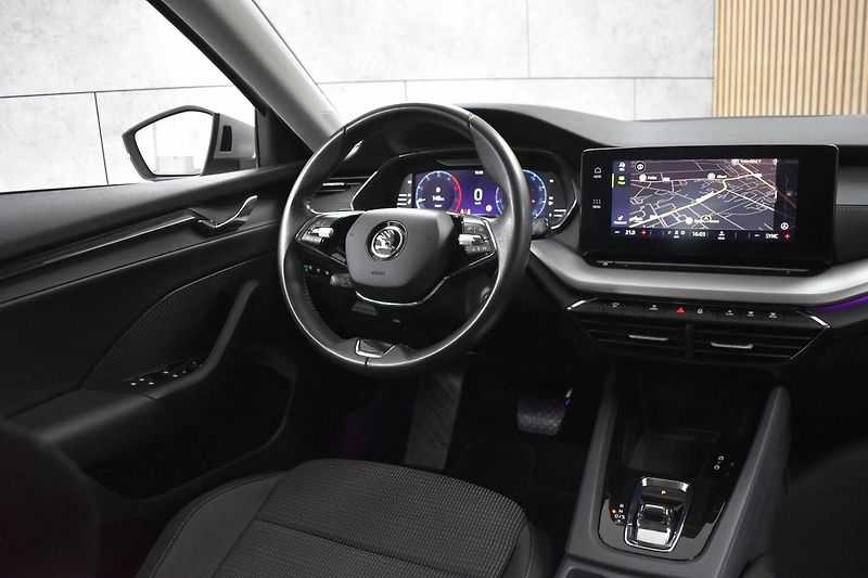 Škoda Octavia 2.0 TDI DSG*ACC*BLIS*CARPLAY* - fotka 8 z 37