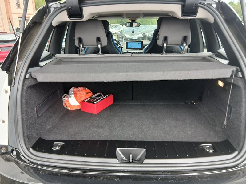 BMW i3 125 kW, 86tis km - fotka 45 z 47