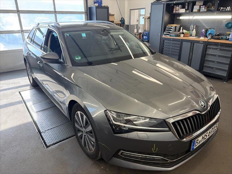 Škoda Superb 2,0 TDI,WEBASTO,TAŽNÉ - fotka 2 z 10