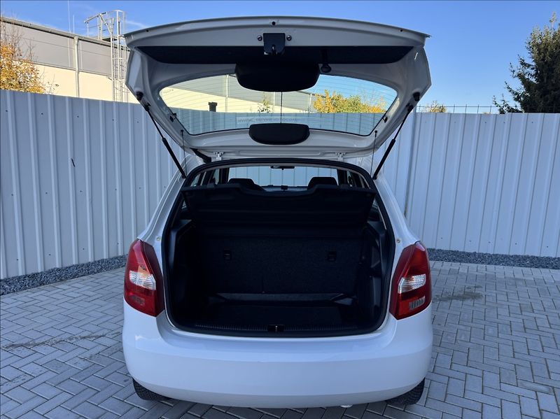 Škoda Fabia 1,4 i 16V 63kW DPH 1.maj ČR - fotka 12 z 47