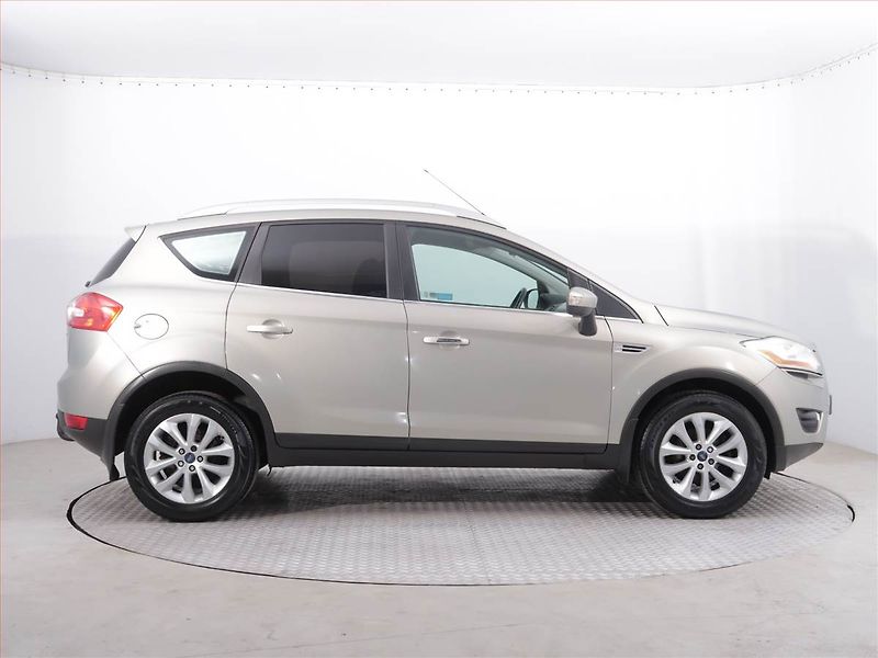 Ford Kuga (2008) 2.0 TDCi, 4X4 - fotka 6 z 18