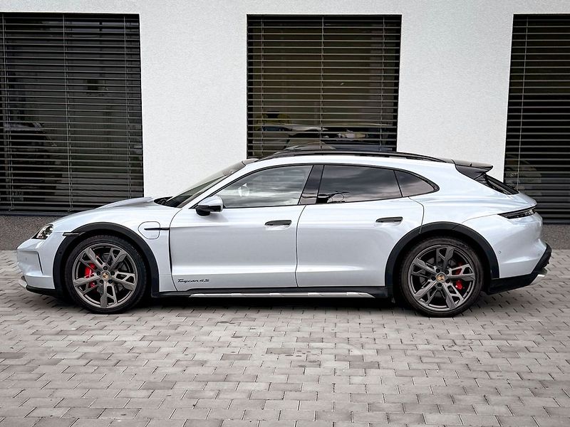 Porsche Taycan 4S Cross Turismo - fotka 2 z 15