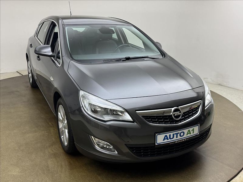 Opel Astra 1,4 103kW 2X KOLA AC 1.MAJ ČR - fotka 3 z 37