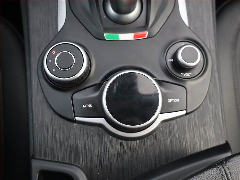 Alfa Romeo Stelvio (2019) 2.2 Diesel, Automat, Kůže - fotka 16 z 23
