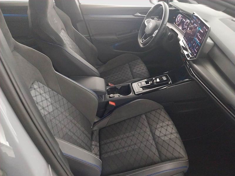 Volkswagen Golf (2024) R-Line 1.5 eTSI - fotka 9 z 17