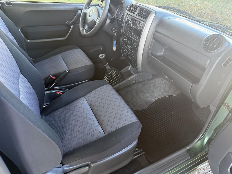 Suzuki Jimny 1,3i 4x4 TAŽNÉ SERVISKA - fotka 11 z 20