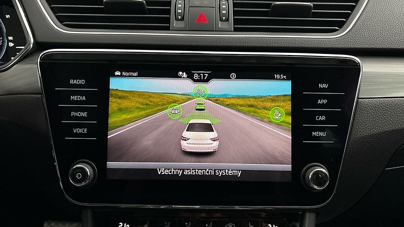Škoda Superb 2.0 TDI DSG 4x4 Style - fotka 28 z 33