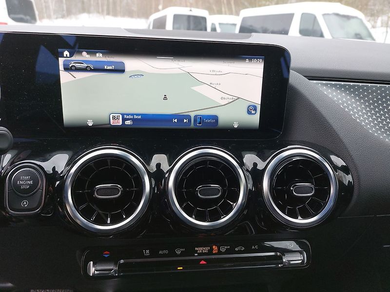Mercedes-Benz GLA GLA180d - fotka 19 z 26