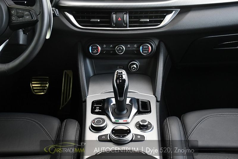 Alfa Romeo Stelvio 2.0 Turbo 16V 206kW Veloce Q4 - fotka 22 z 53