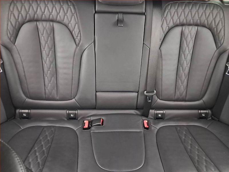 BMW X5 (2022) xDrive30d - fotka 10 z 25