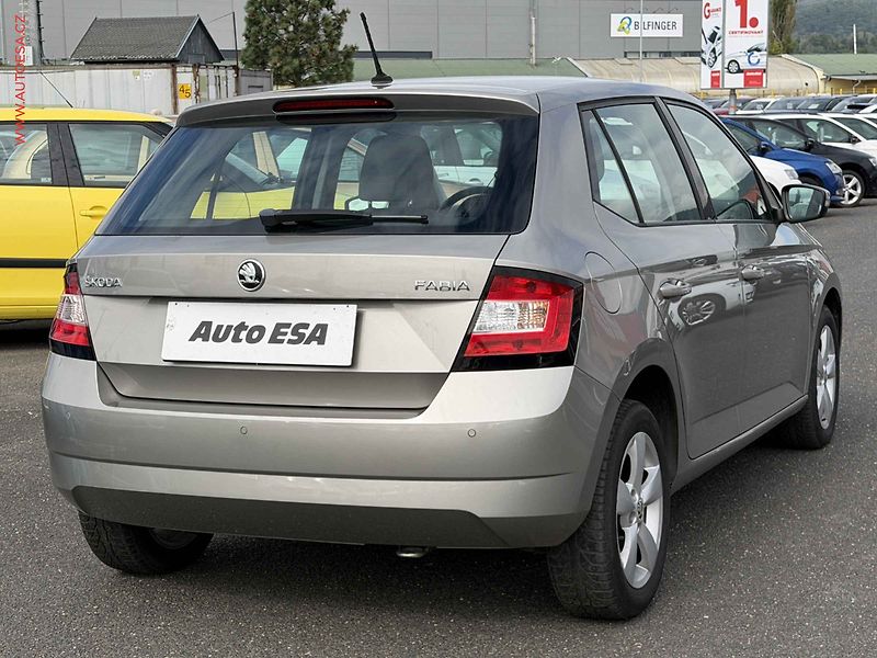Škoda Fabia (2015) 1.2 TSi, Ambition, DSG - fotka 4 z 16