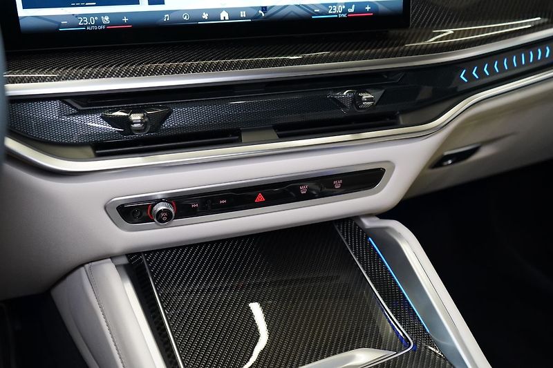 BMW X6 30d xDrive, Vzudch, Masáž - fotka 36 z 47