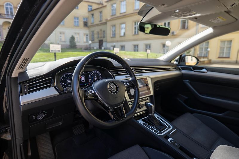 Volkswagen Passat 1.4 TSI DSG Kamera DAB Cockpit - fotka 10 z 37