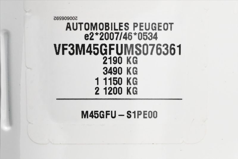 Peugeot 5008 1,6 133kW  GT-Line AT 8 Záruka - fotka 12 z 29
