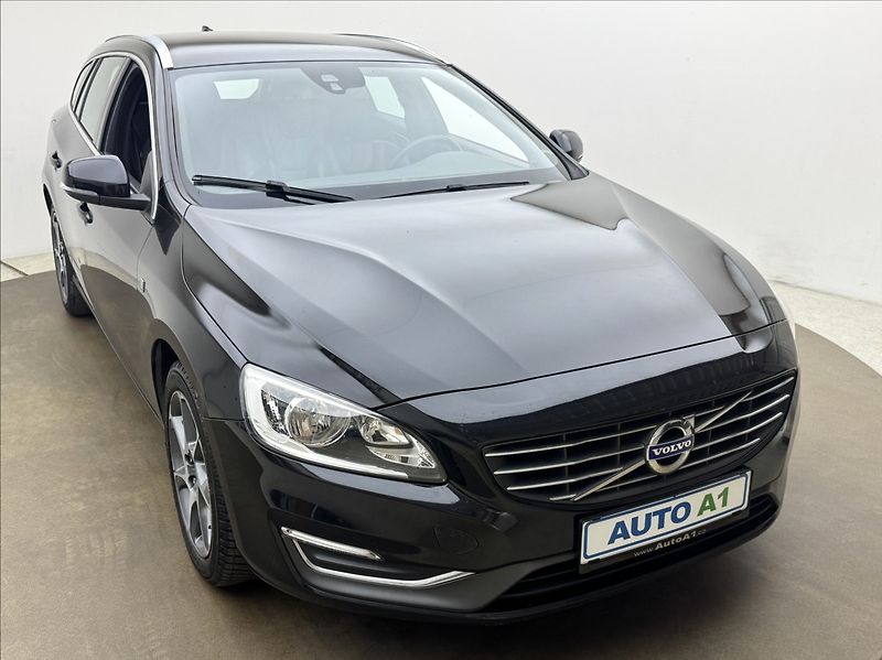 Volvo V60 1,6 D2 KŮŽE NAVI OCEAN RACE - fotka 3 z 41