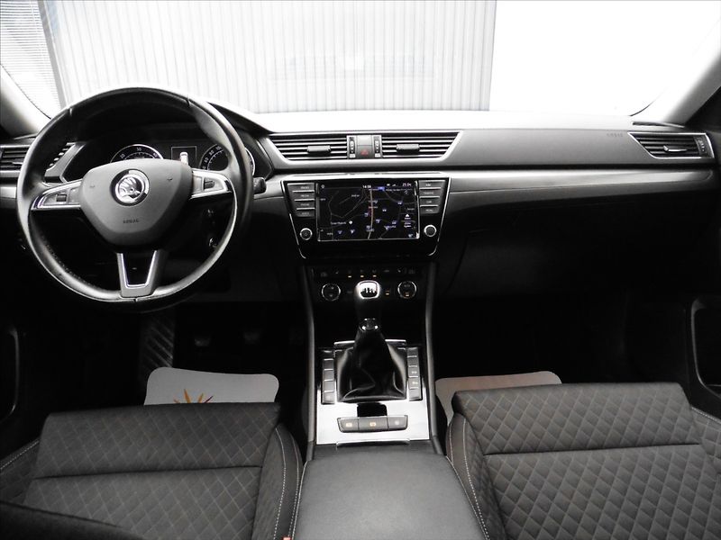 Škoda Superb 2,0 TDi Style Navi  III Combi - fotka 13 z 18