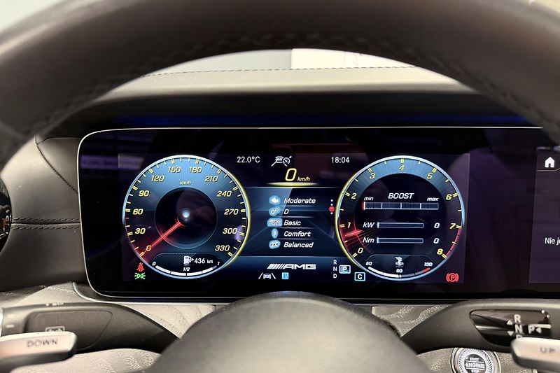 Mercedes-Benz Třídy E (2021) E 63s AMG 4Matic+ V8 Biturbo - fotka 56 z 124