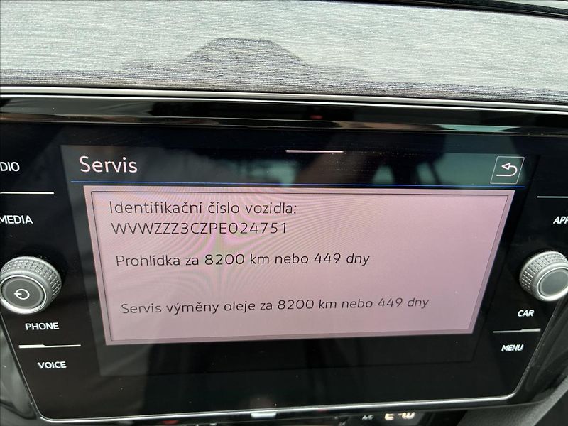 Volkswagen Passat 2,0 PANORAMA,WEBASTO,TAŽNÉ - fotka 28 z 28