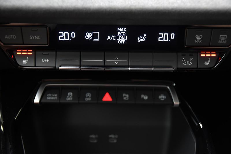 Audi RS 3 2.5 TFSi 294 kW /// REZERVACE  - fotka 35 z 51