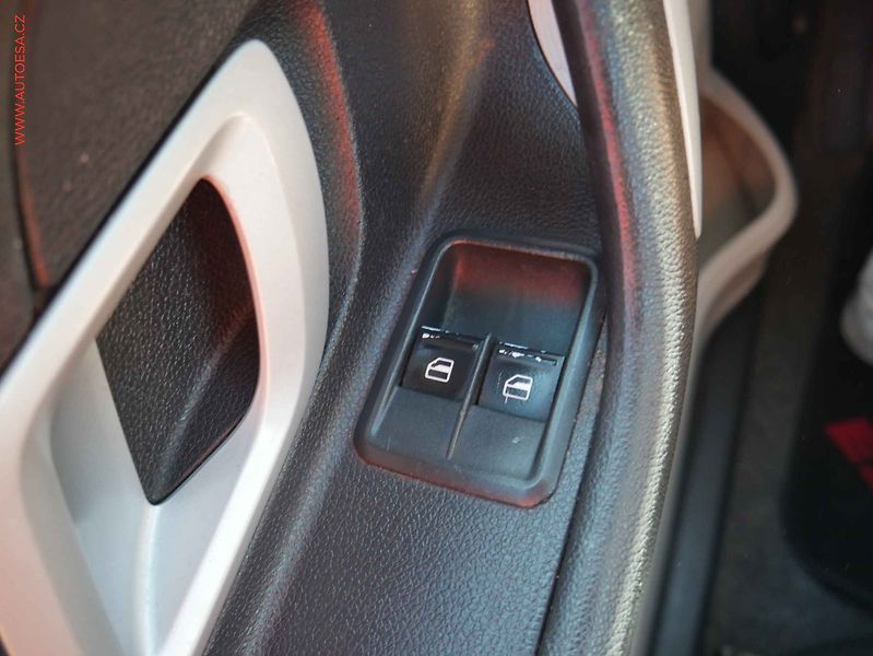 Škoda Fabia (2008) 1.2HTP, ČR, Ambiente, TZ - fotka 12 z 13