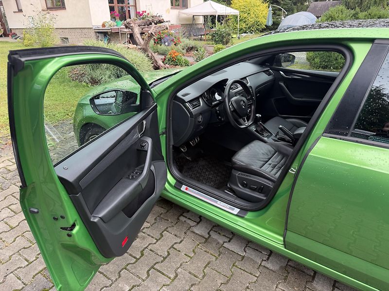 Škoda Octavia (2015) RS 2.0 TSI 162kW Challenge DPH - fotka 2 z 12