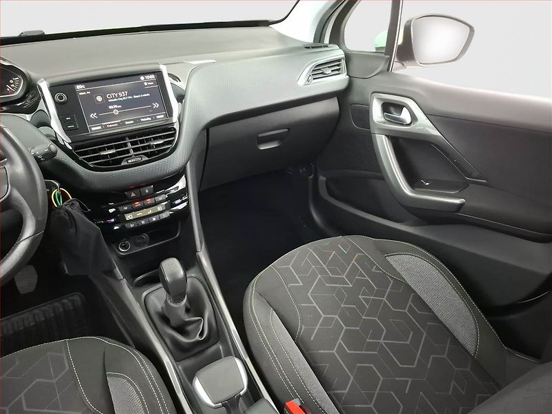 Peugeot 2008 (2018) 1.2 PureTech, ČR,1.maj - fotka 8 z 16