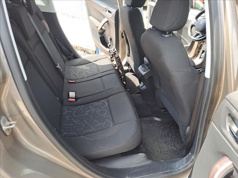 Peugeot 2008 1,2 THP SERVISKA,KOUPENO CZ - fotka 7 z 16