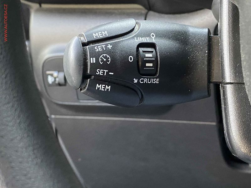 Citroën C3 (2022) 1.2 PT, Feel, navi - fotka 13 z 16