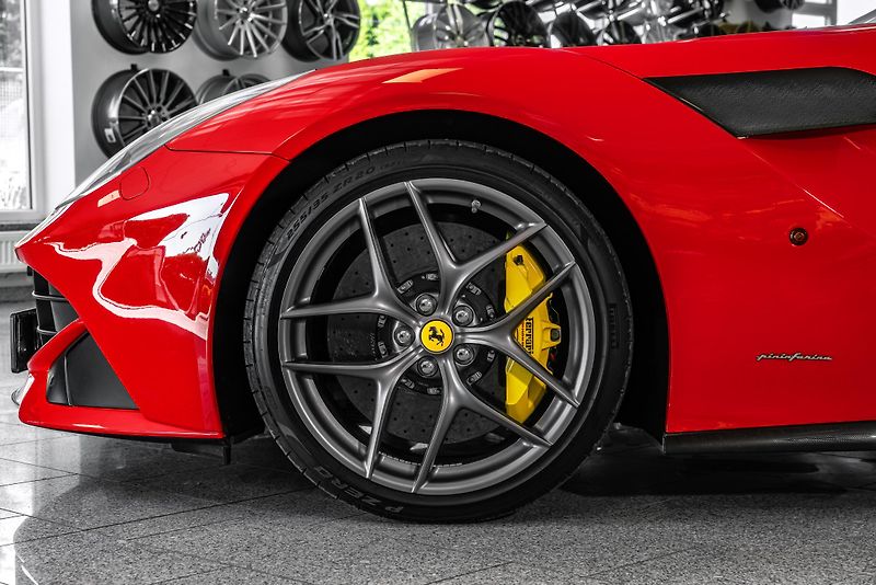 Ferrari F12 Berlinetta ZÁRUKA/KARBON/LIFT/KAMERA - fotka 6 z 25