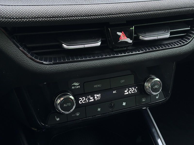 Škoda Fabia 1.0TSi 95PS LED V.Cockpit Clim - fotka 21 z 36